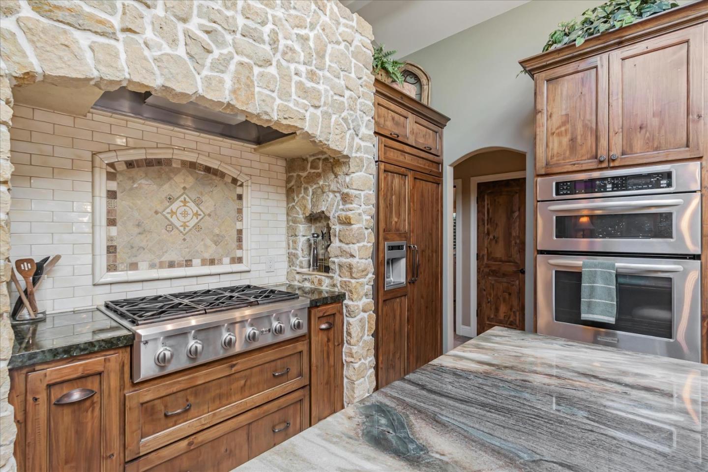 Detail Gallery Image 6 of 25 For 1070 Shelton Way, San Jose,  CA 95125 - 5 Beds | 3 Baths