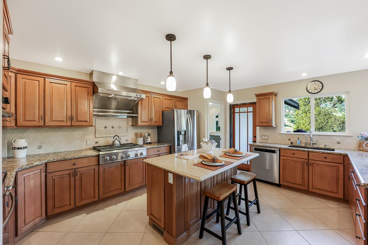 Detail Gallery Image 9 of 53 For 17645 Manzanita Dr, Morgan Hill,  CA 95037 - 4 Beds | 4/1 Baths