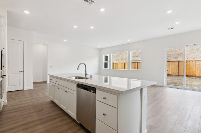 Detail Gallery Image 9 of 14 For 8078 Waterfall Ln, Vallejo,  CA 94591 - 3 Beds | 2 Baths