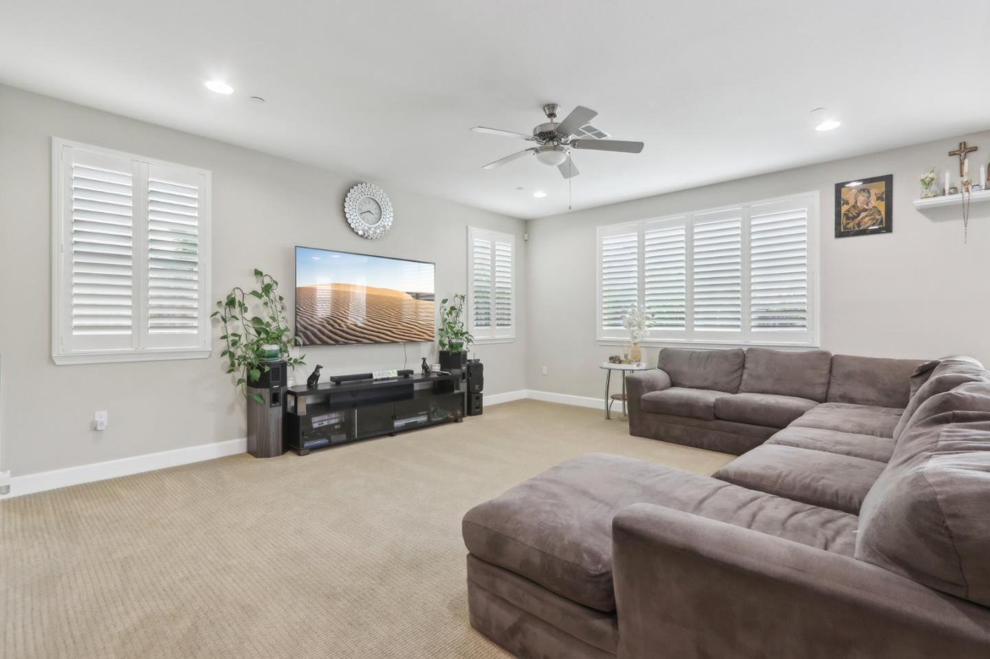 Detail Gallery Image 11 of 46 For 1838 Tamarind Way, Gilroy,  CA 95020 - 5 Beds | 4/1 Baths