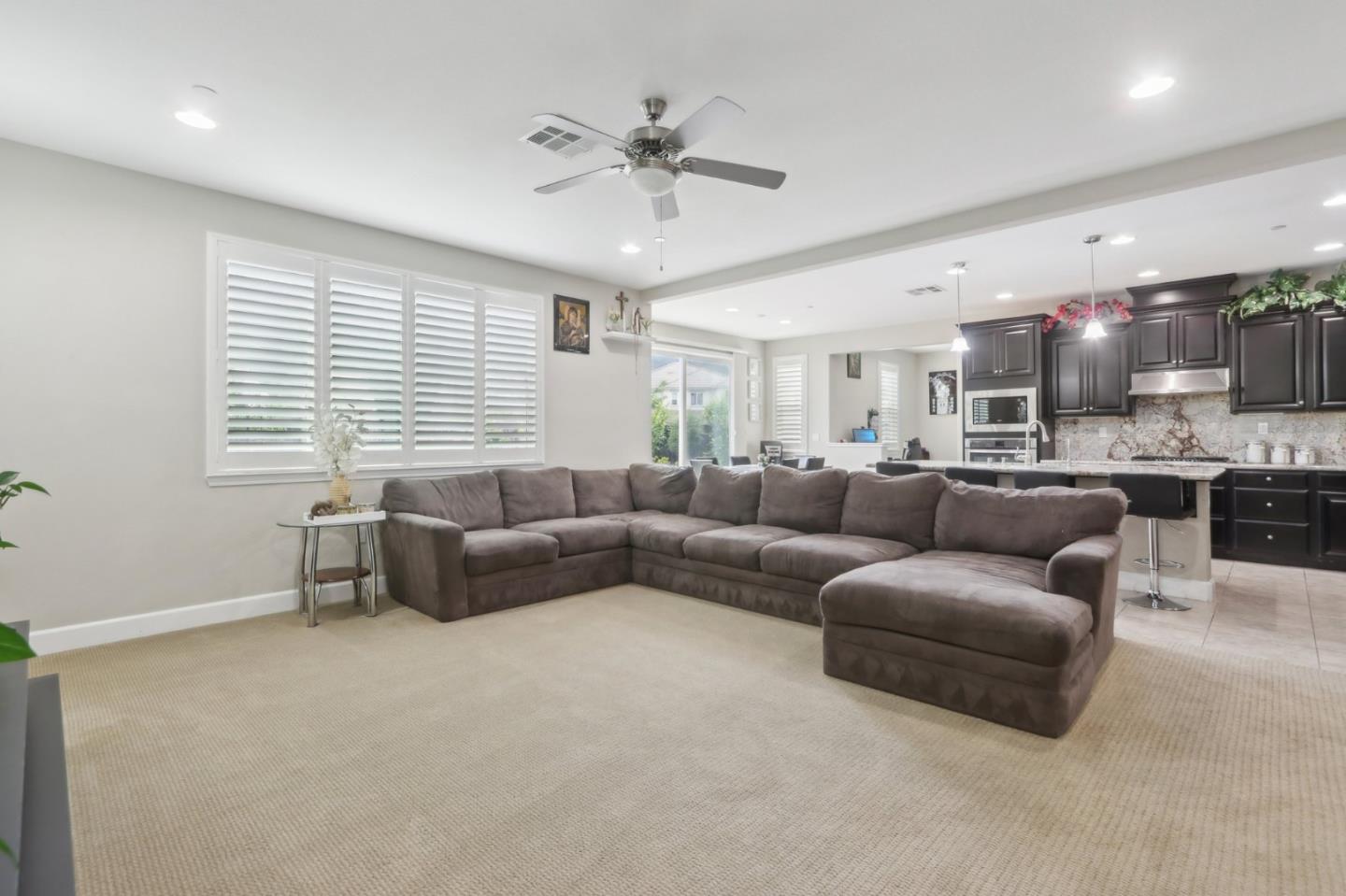 Detail Gallery Image 12 of 46 For 1838 Tamarind Way, Gilroy,  CA 95020 - 5 Beds | 4/1 Baths