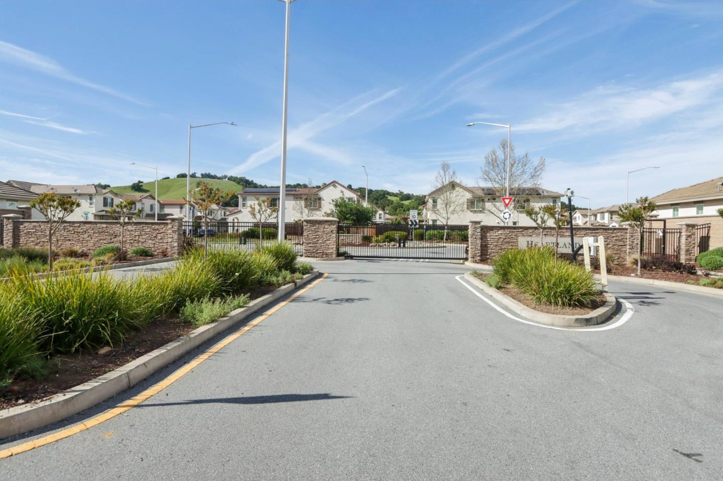 Detail Gallery Image 2 of 46 For 1838 Tamarind Way, Gilroy,  CA 95020 - 5 Beds | 4/1 Baths