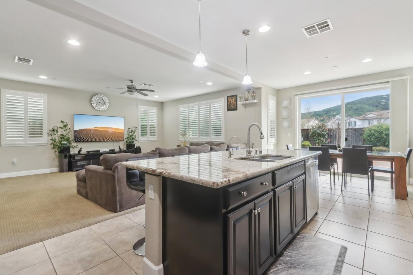 Detail Gallery Image 4 of 46 For 1838 Tamarind Way, Gilroy,  CA 95020 - 5 Beds | 4/1 Baths