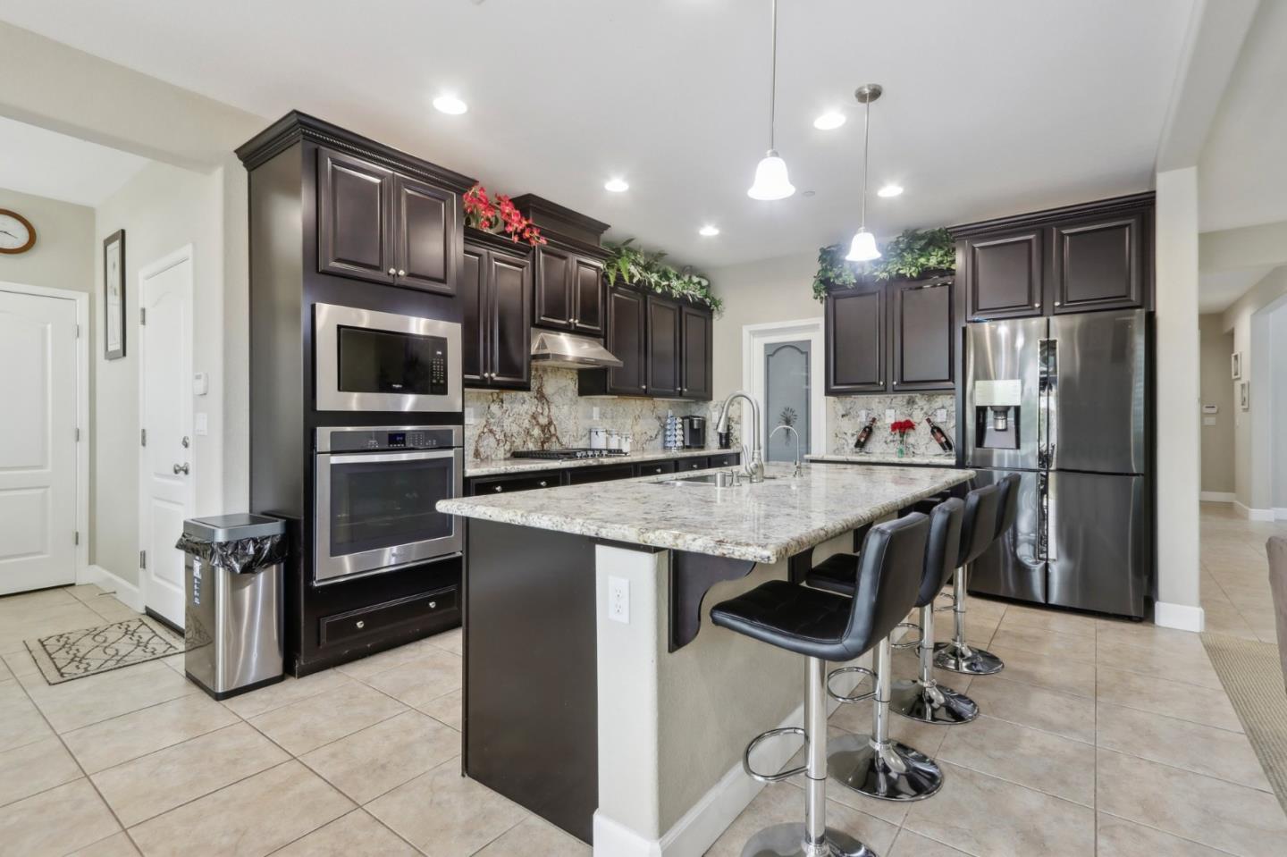 Detail Gallery Image 5 of 46 For 1838 Tamarind Way, Gilroy,  CA 95020 - 5 Beds | 4/1 Baths