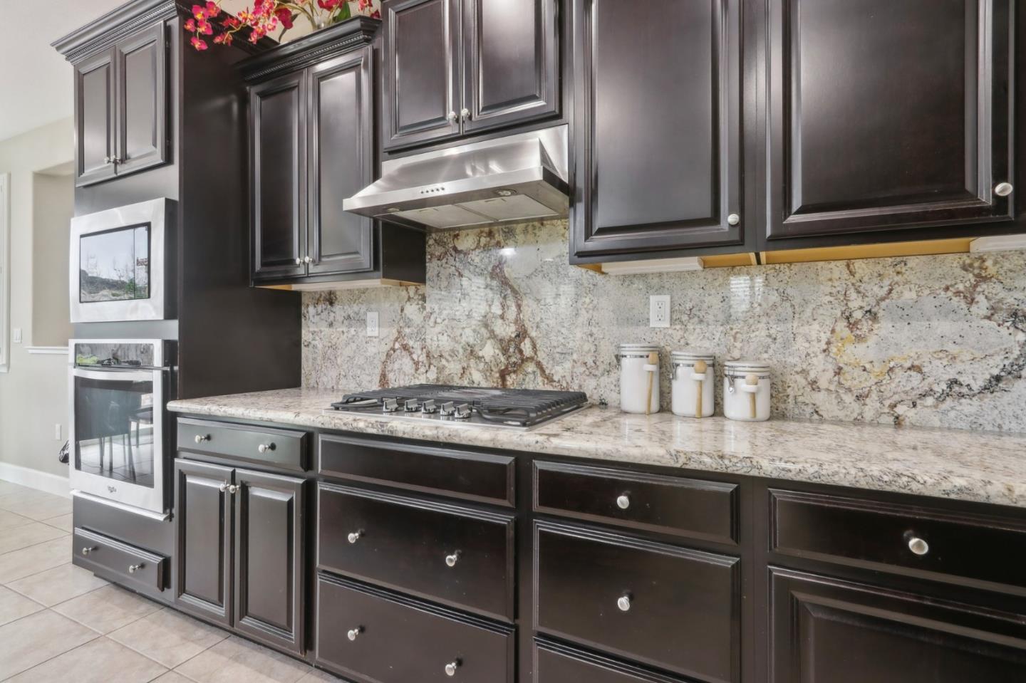 Detail Gallery Image 8 of 46 For 1838 Tamarind Way, Gilroy,  CA 95020 - 5 Beds | 4/1 Baths