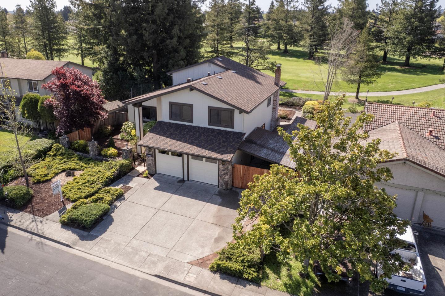Detail Gallery Image 4 of 47 For 4652 Fairway Dr, Rohnert Park,  CA 94928 - 4 Beds | 3 Baths