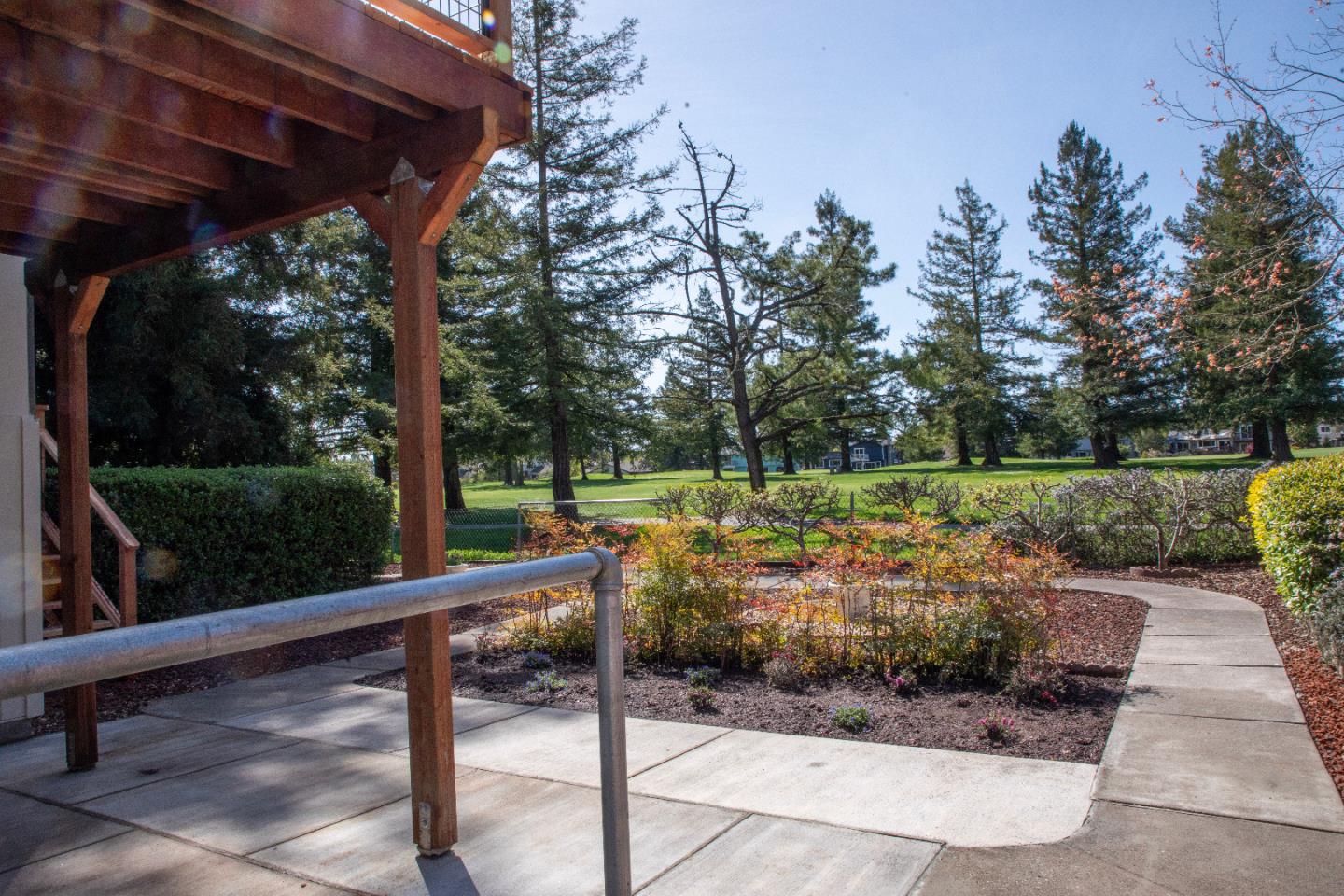 Detail Gallery Image 40 of 47 For 4652 Fairway Dr, Rohnert Park,  CA 94928 - 4 Beds | 3 Baths
