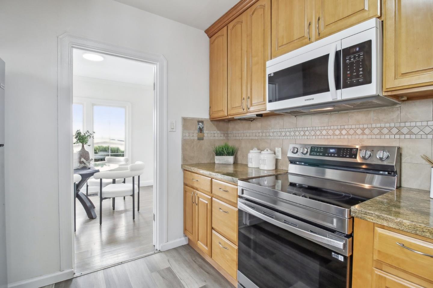 Detail Gallery Image 11 of 33 For 361 Hazel Ave, San Bruno,  CA 94066 - 4 Beds | 3 Baths