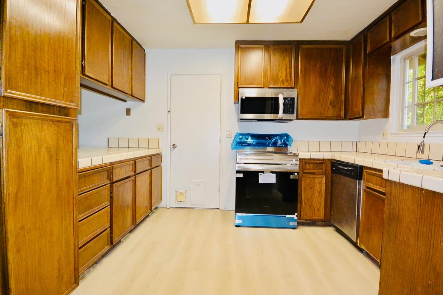 Detail Gallery Image 7 of 8 For 2708 Palomino Ln, Modesto,  CA 95355 - 3 Beds | 2 Baths
