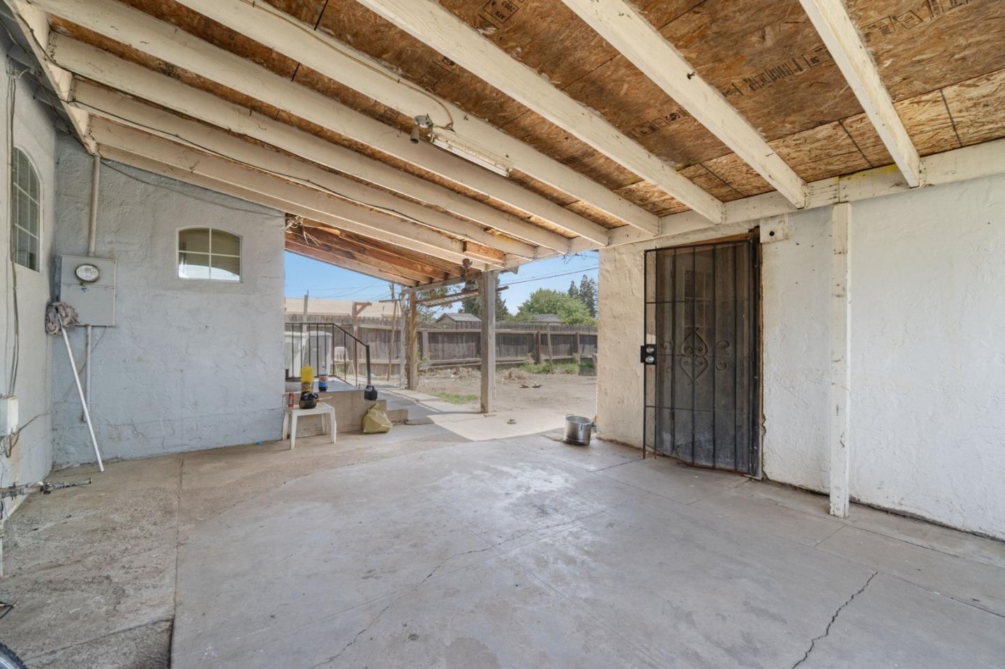 Detail Gallery Image 11 of 15 For 1645 W Fountain Way, Fresno,  CA 93705 - 3 Beds | 1 Baths