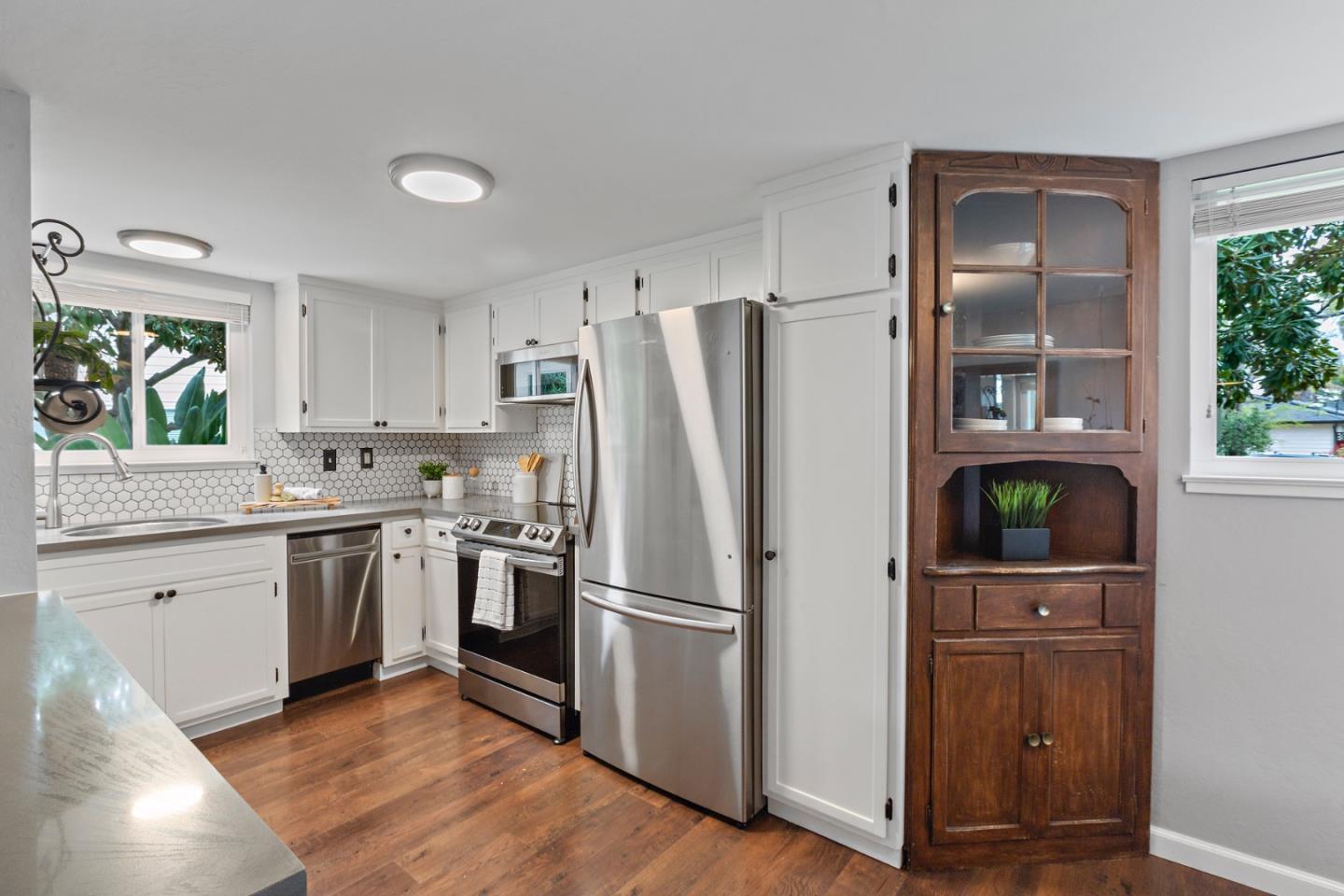 Detail Gallery Image 2 of 9 For 14225 Lora Dr #2,  Los Gatos,  CA 95032 - 1 Beds | 1 Baths