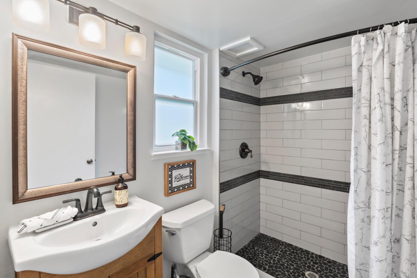 Detail Gallery Image 5 of 9 For 14225 Lora Dr #2,  Los Gatos,  CA 95032 - 1 Beds | 1 Baths