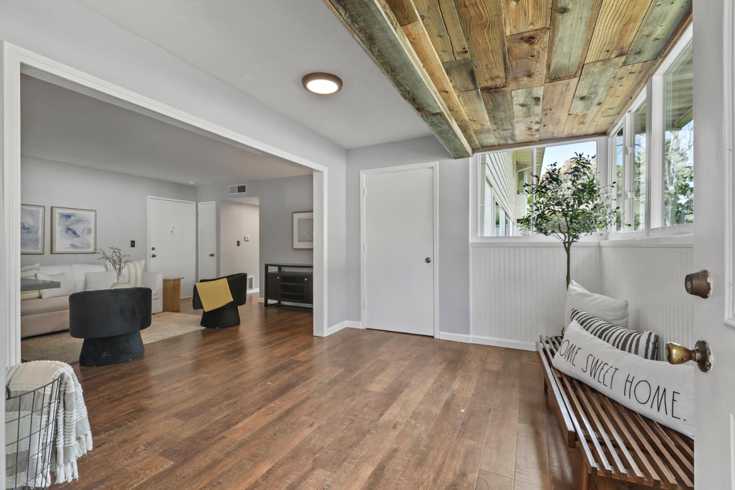 Detail Gallery Image 9 of 9 For 14225 Lora Dr #2,  Los Gatos,  CA 95032 - 1 Beds | 1 Baths