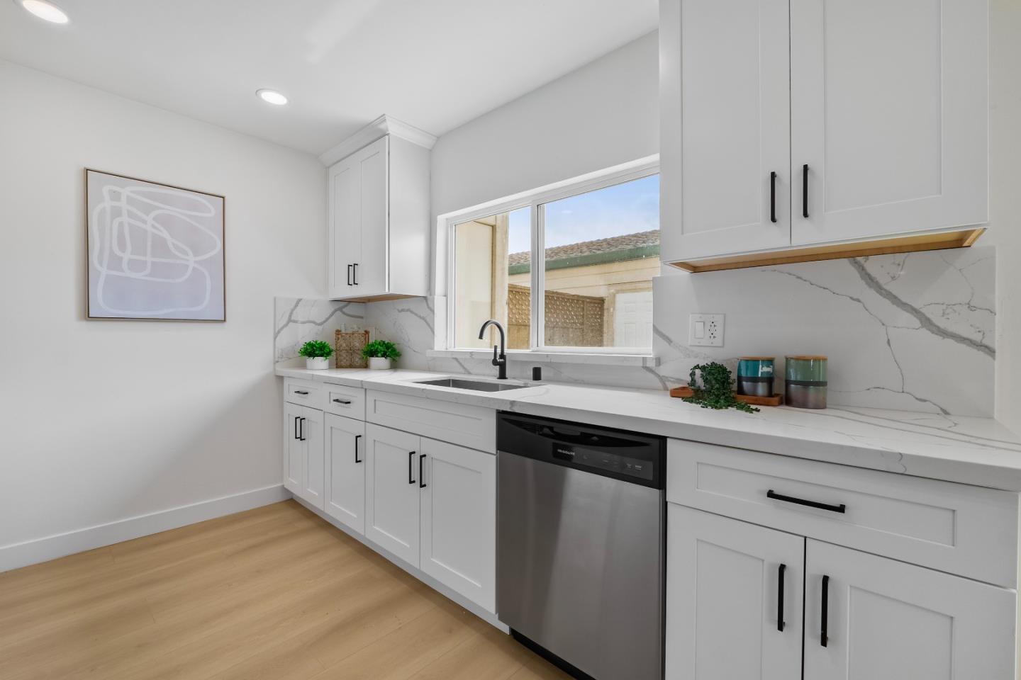 Detail Gallery Image 11 of 44 For 4251 Apollo Cir, Union City,  CA 94587 - 4 Beds | 2/1 Baths