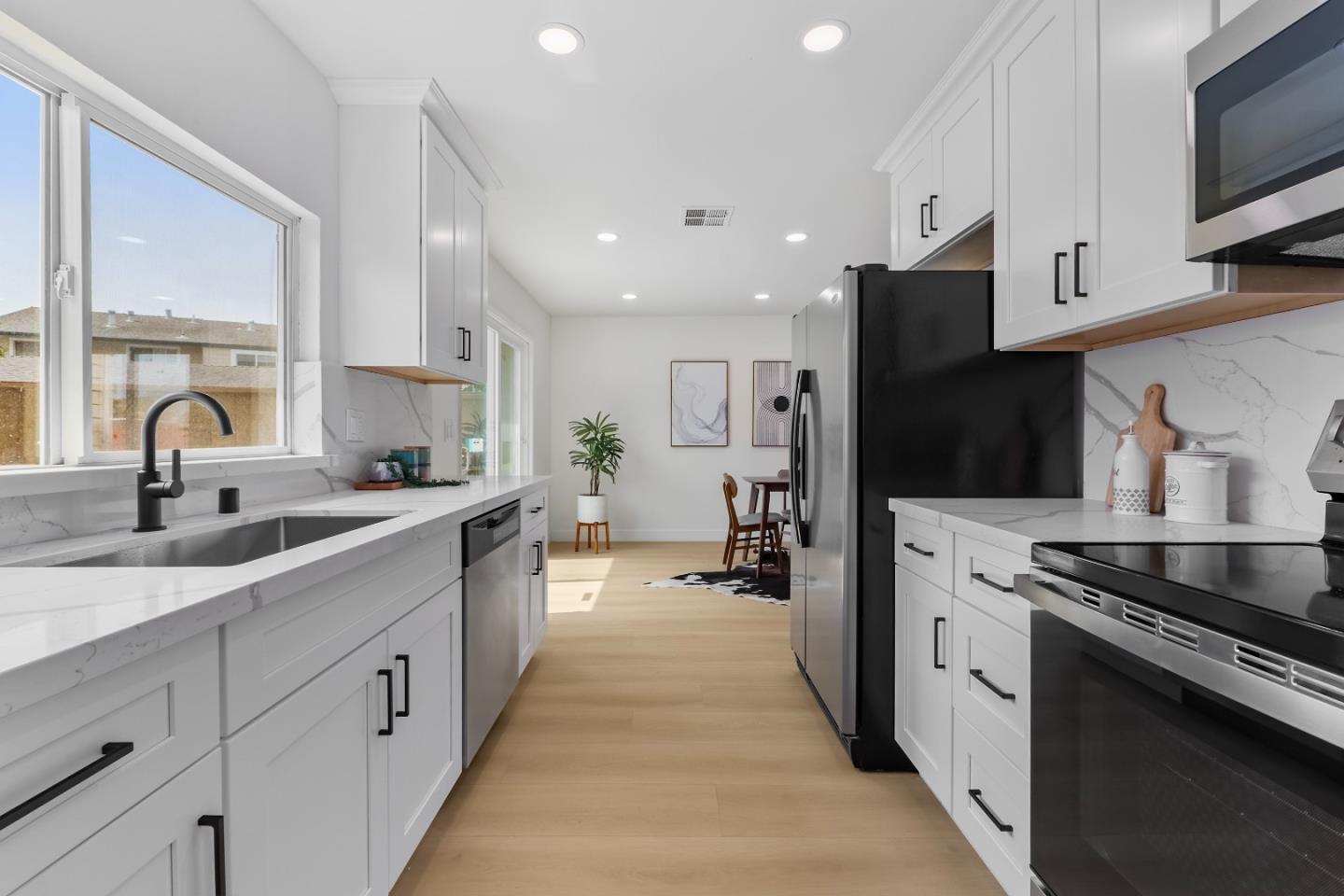 Detail Gallery Image 12 of 44 For 4251 Apollo Cir, Union City,  CA 94587 - 4 Beds | 2/1 Baths