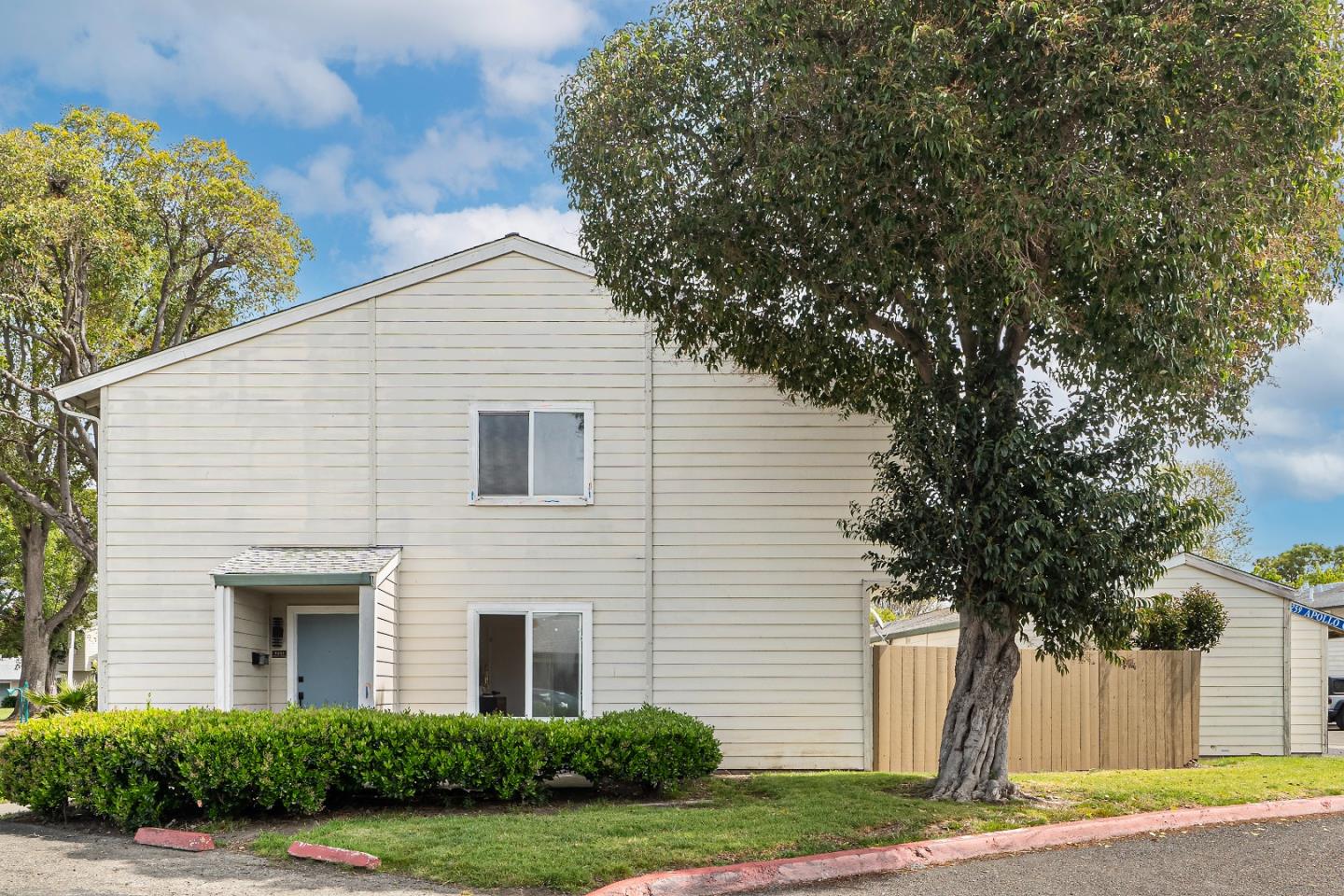 Detail Gallery Image 2 of 44 For 4251 Apollo Cir, Union City,  CA 94587 - 4 Beds | 2/1 Baths