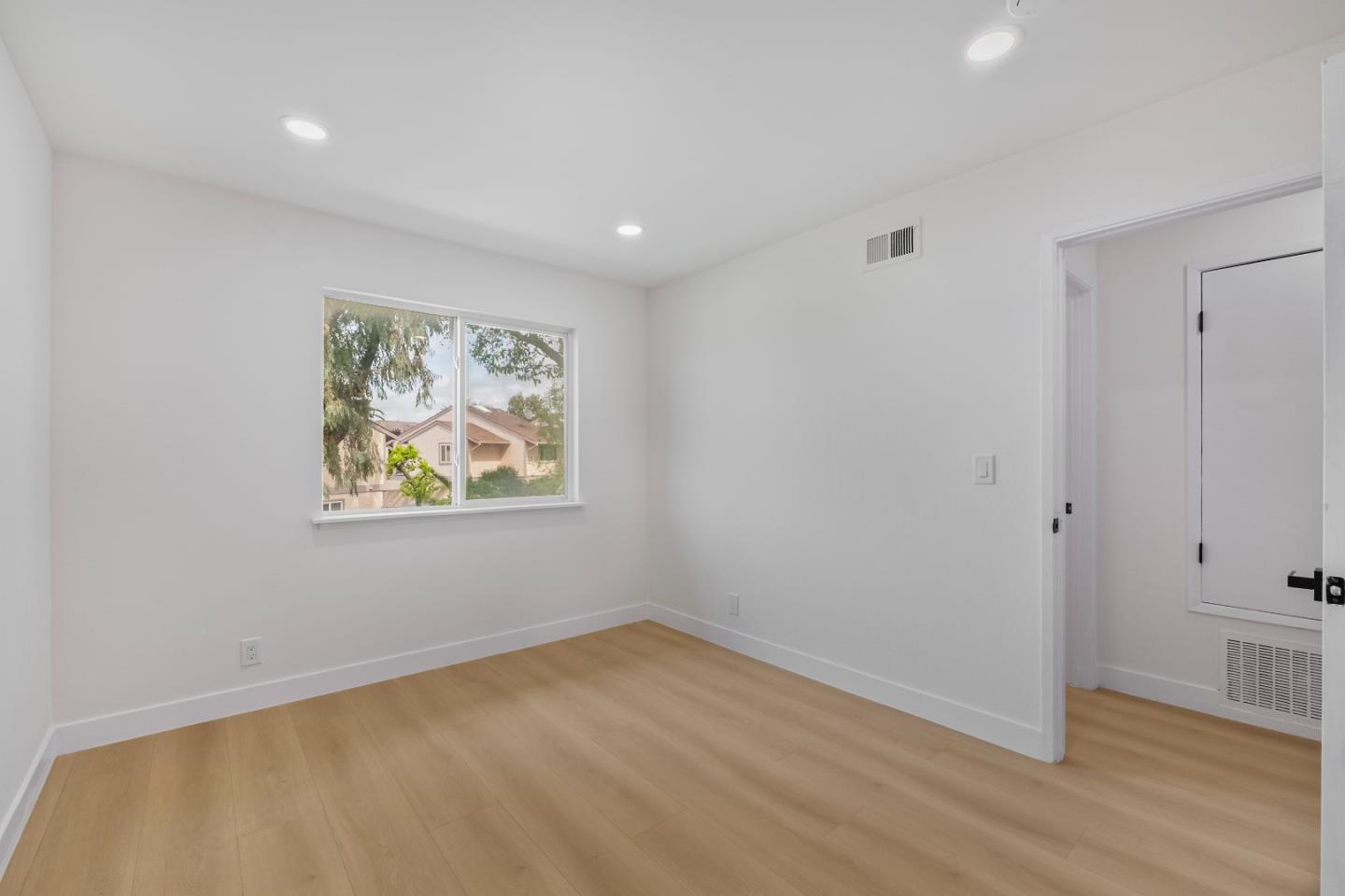 Detail Gallery Image 28 of 44 For 4251 Apollo Cir, Union City,  CA 94587 - 4 Beds | 2/1 Baths