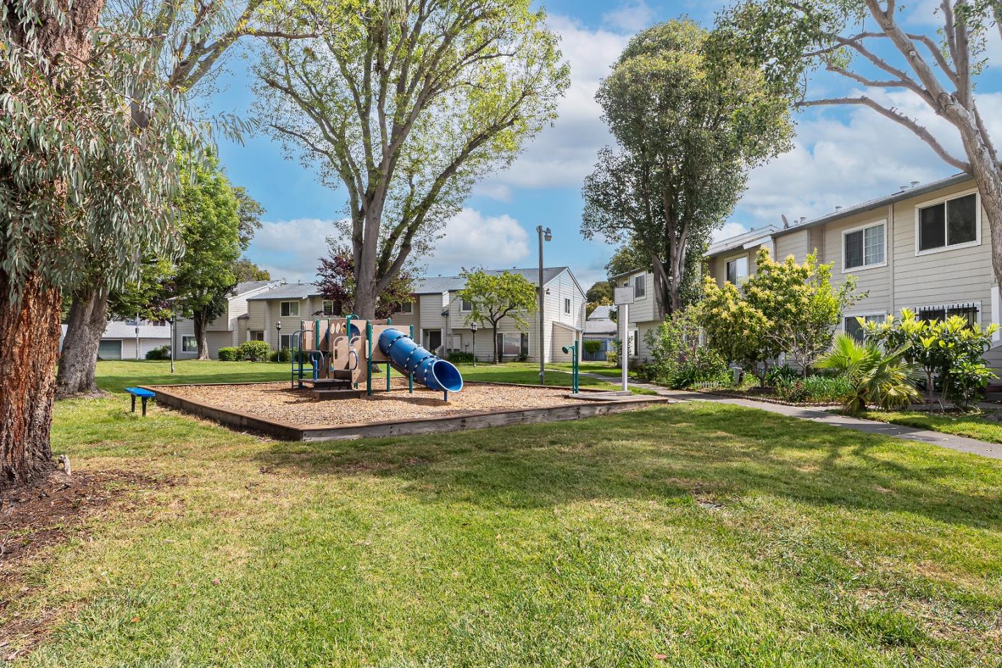 Detail Gallery Image 33 of 44 For 4251 Apollo Cir, Union City,  CA 94587 - 4 Beds | 2/1 Baths