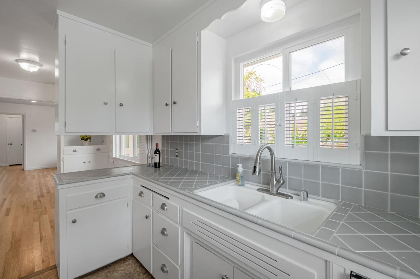 Detail Gallery Image 10 of 31 For 230 Grant St, Santa Cruz,  CA 95060 - 2 Beds | 1/1 Baths