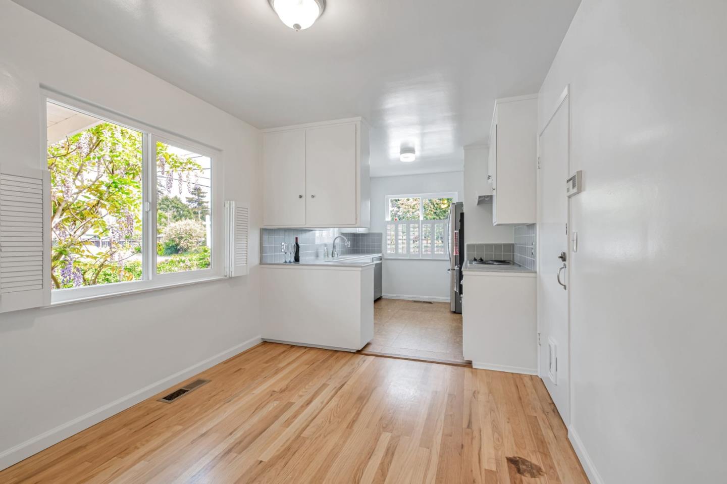 Detail Gallery Image 12 of 31 For 230 Grant St, Santa Cruz,  CA 95060 - 2 Beds | 1/1 Baths