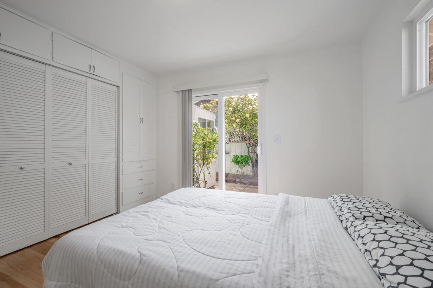 Detail Gallery Image 18 of 31 For 230 Grant St, Santa Cruz,  CA 95060 - 2 Beds | 1/1 Baths