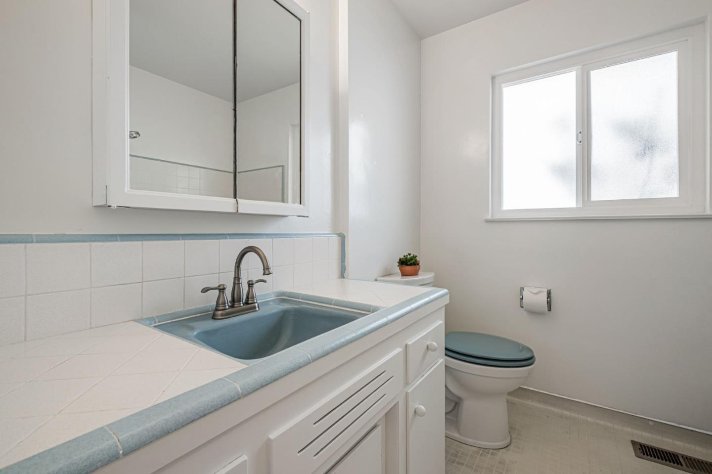 Detail Gallery Image 22 of 31 For 230 Grant St, Santa Cruz,  CA 95060 - 2 Beds | 1/1 Baths