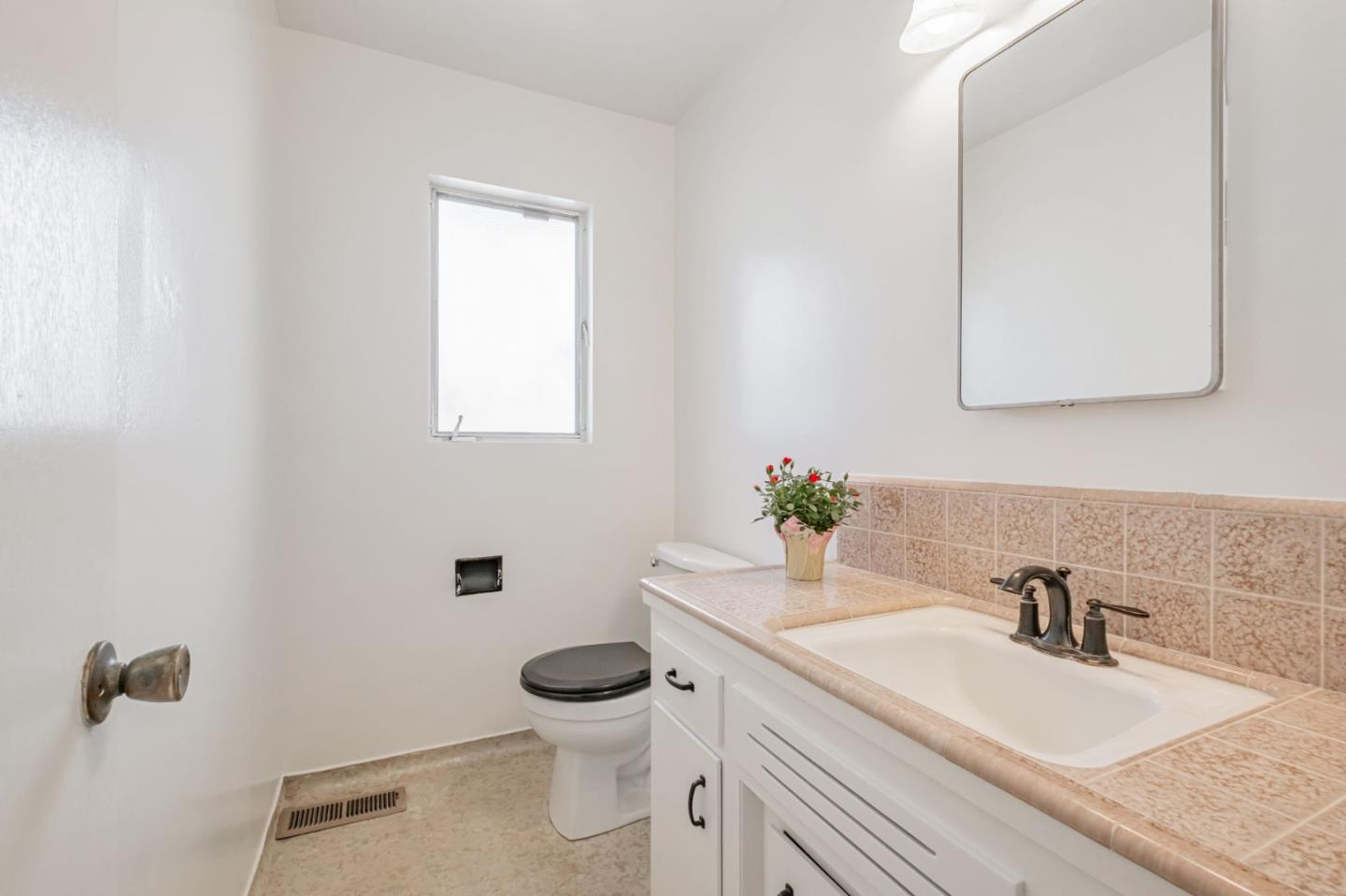 Detail Gallery Image 23 of 31 For 230 Grant St, Santa Cruz,  CA 95060 - 2 Beds | 1/1 Baths