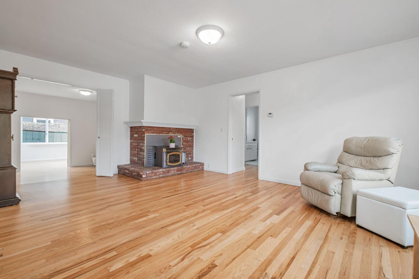 Detail Gallery Image 4 of 31 For 230 Grant St, Santa Cruz,  CA 95060 - 2 Beds | 1/1 Baths