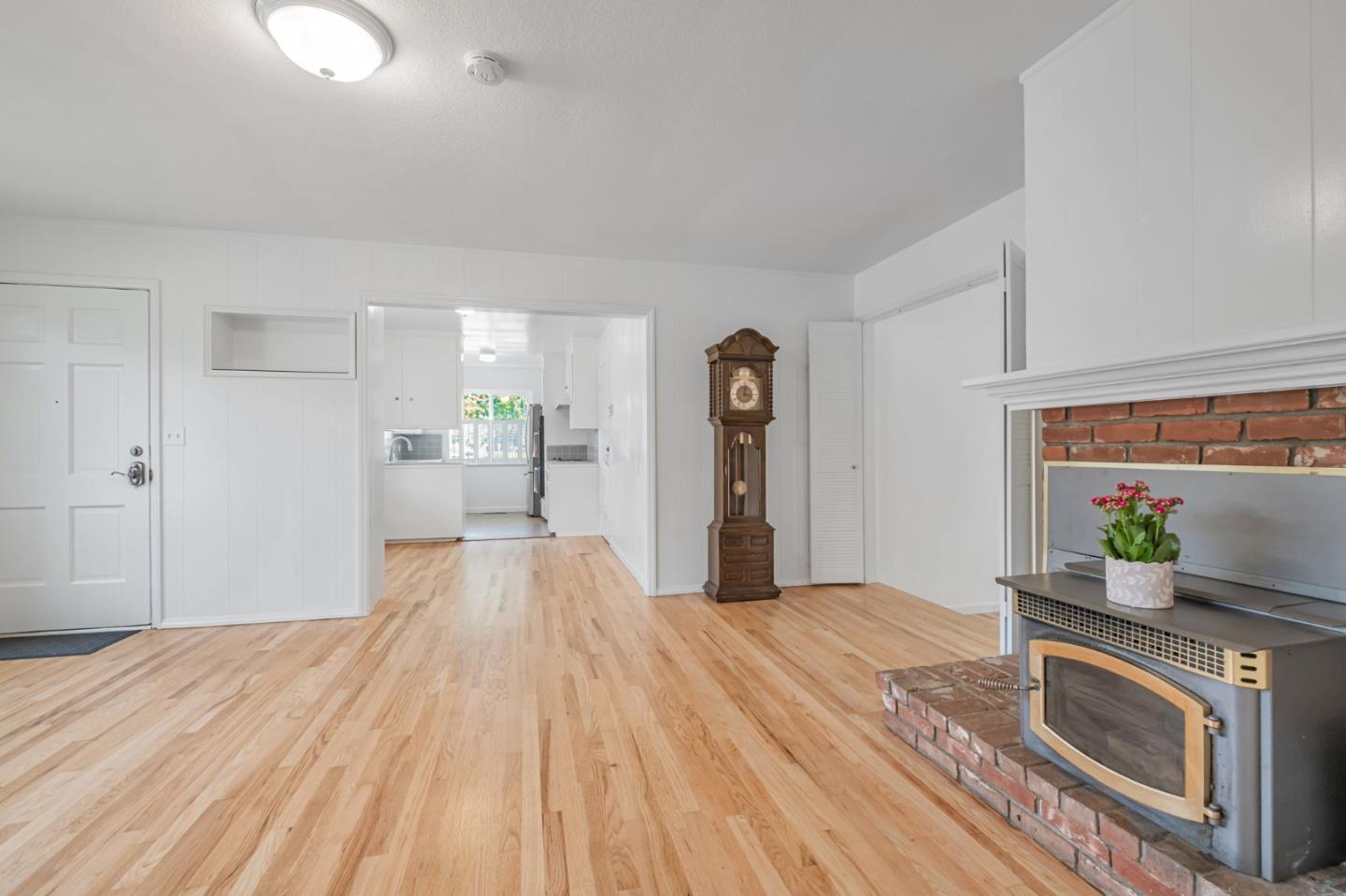 Detail Gallery Image 5 of 31 For 230 Grant St, Santa Cruz,  CA 95060 - 2 Beds | 1/1 Baths