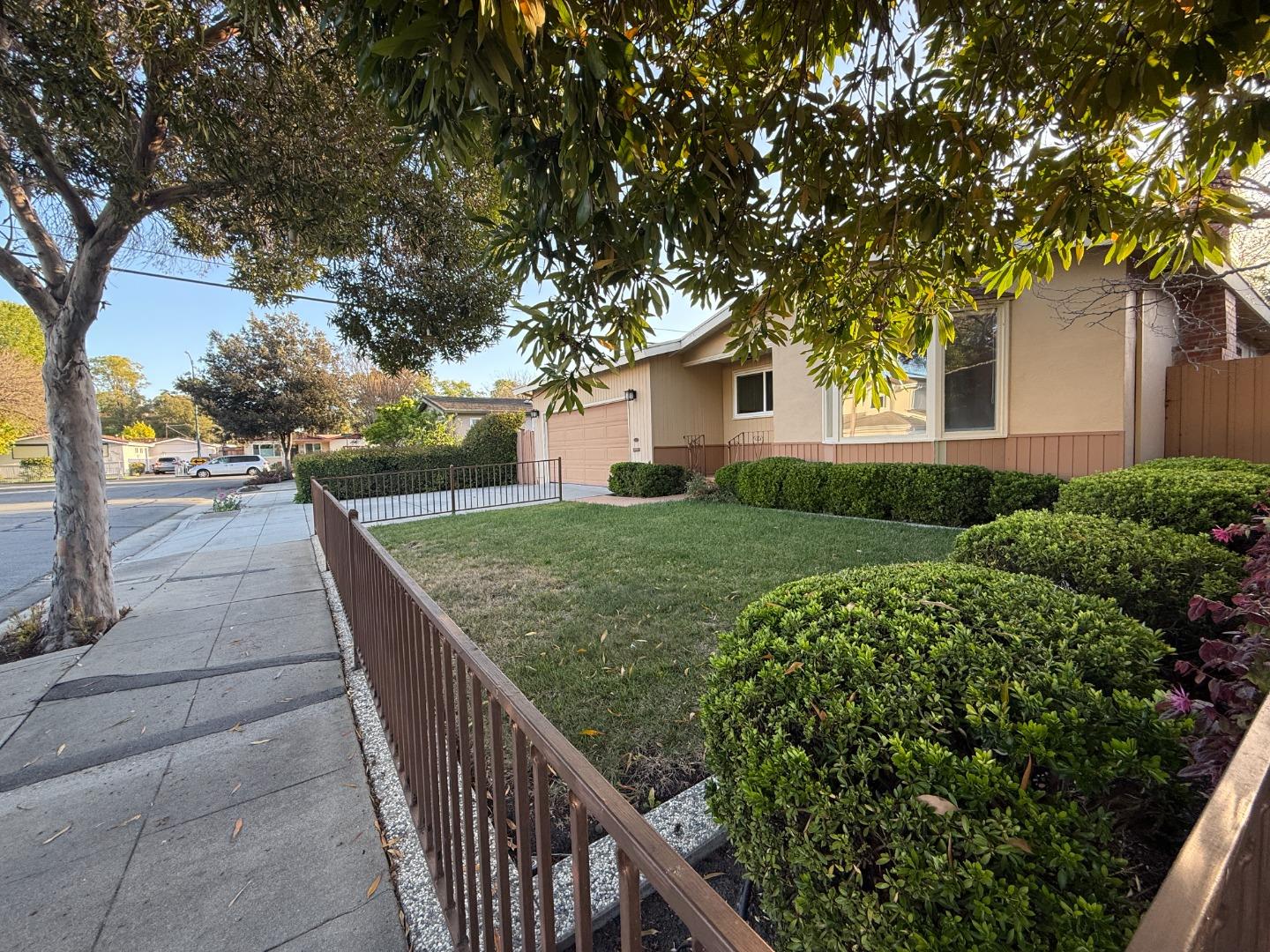 Detail Gallery Image 2 of 27 For 705 Santa Rita St, Sunnyvale,  CA 94085 - 3 Beds | 2 Baths