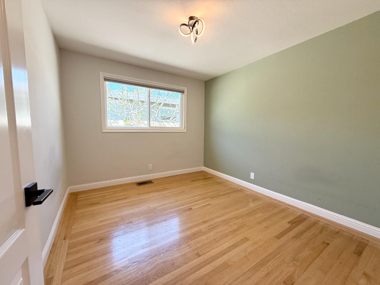 Detail Gallery Image 21 of 27 For 705 Santa Rita St, Sunnyvale,  CA 94085 - 3 Beds | 2 Baths