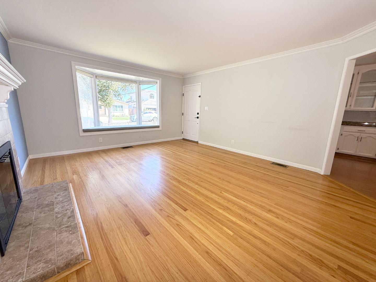Detail Gallery Image 6 of 27 For 705 Santa Rita St, Sunnyvale,  CA 94085 - 3 Beds | 2 Baths