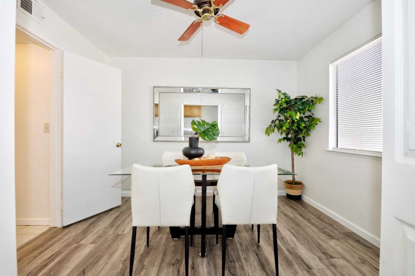 Detail Gallery Image 10 of 27 For 4210 Comet Cir, Union City,  CA 94587 - 4 Beds | 1/1 Baths