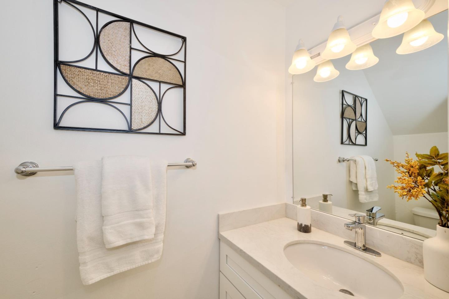 Detail Gallery Image 12 of 27 For 4210 Comet Cir, Union City,  CA 94587 - 4 Beds | 1/1 Baths