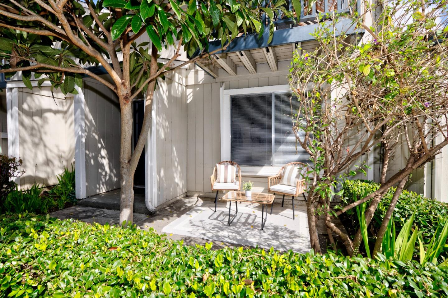 Detail Gallery Image 2 of 27 For 4210 Comet Cir, Union City,  CA 94587 - 4 Beds | 1/1 Baths