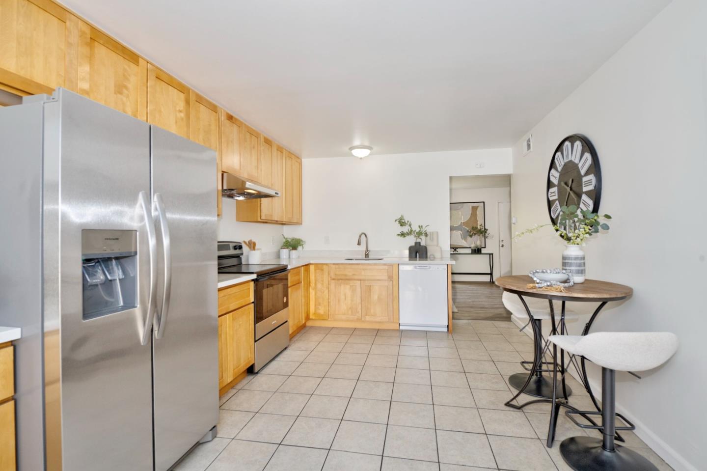 Detail Gallery Image 7 of 27 For 4210 Comet Cir, Union City,  CA 94587 - 4 Beds | 1/1 Baths