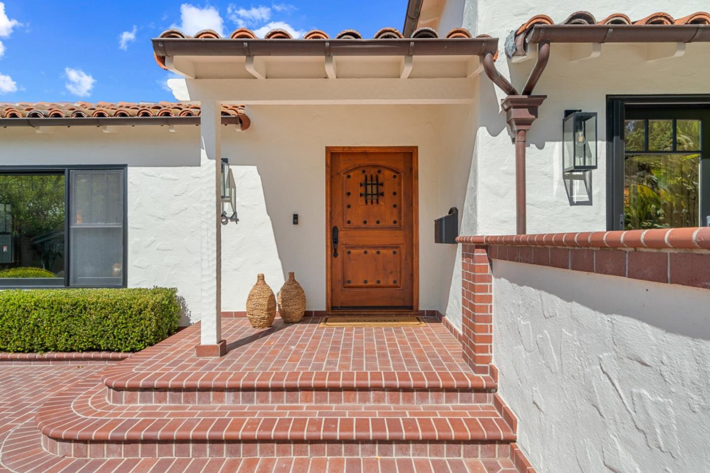 Detail Gallery Image 2 of 37 For 964 Blandford Blvd, Redwood City,  CA 94062 - 4 Beds | 4/1 Baths