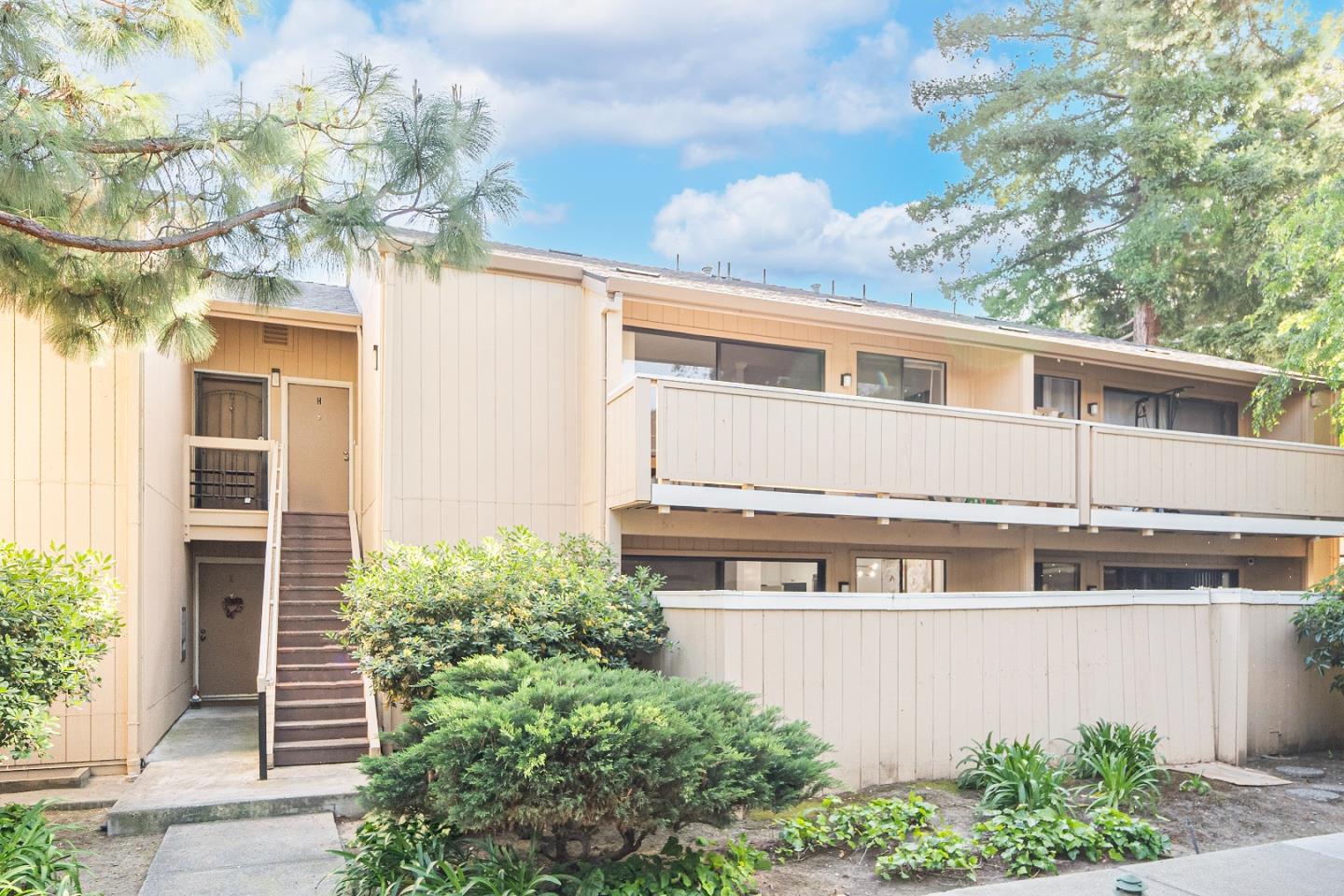 Detail Gallery Image 3 of 38 For 952 Kiely Blvd #F,  Santa Clara,  CA 95051 - 2 Beds | 2 Baths