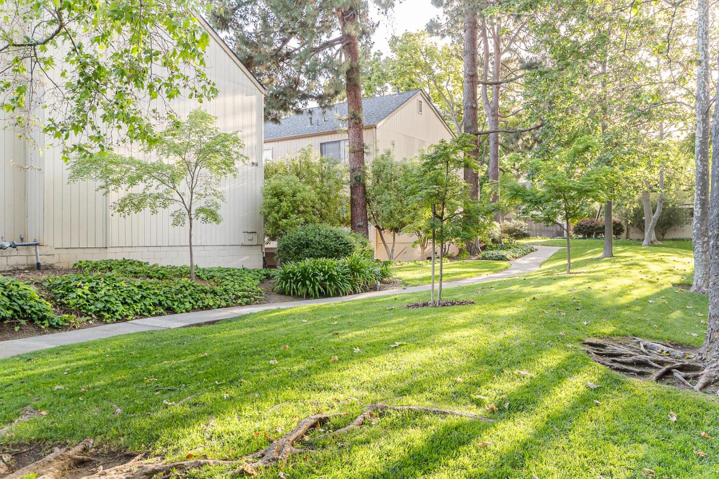 Detail Gallery Image 33 of 38 For 952 Kiely Blvd #F,  Santa Clara,  CA 95051 - 2 Beds | 2 Baths