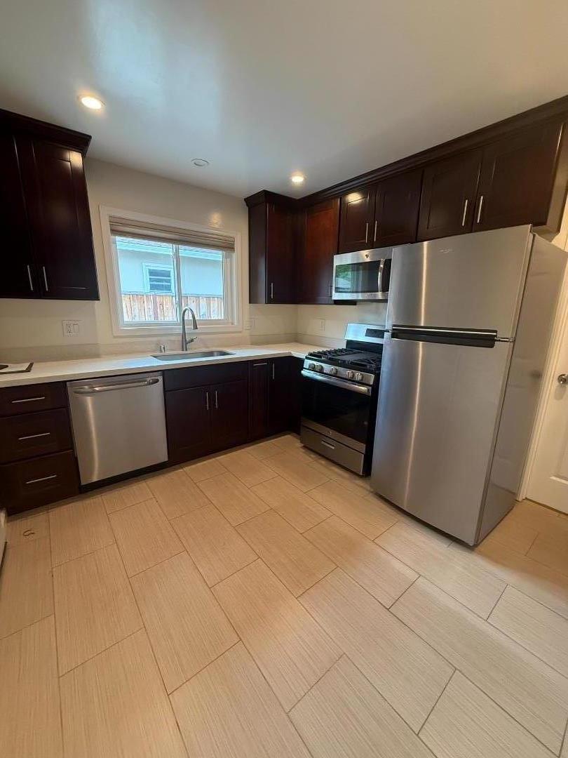 Detail Gallery Image 7 of 10 For 717 Ehrhorn Ave, Mountain View,  CA 94041 - – Beds | – Baths