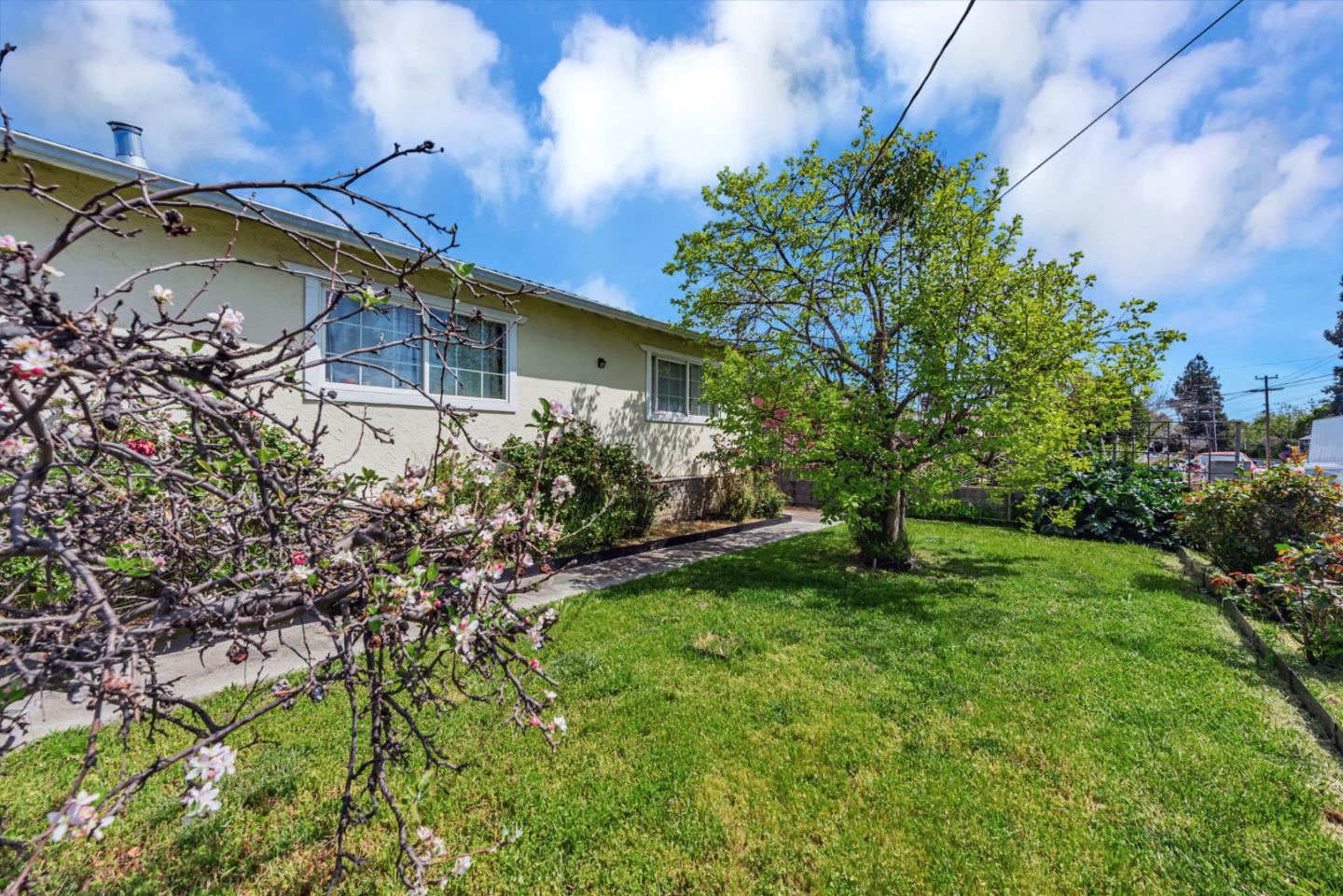 Detail Gallery Image 2 of 63 For 28030 E 10th St, Hayward,  CA 94544 - 3 Beds | 2 Baths