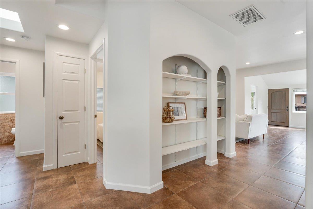 Detail Gallery Image 13 of 49 For 22011 E Cliff Dr, Santa Cruz,  CA 95062 - 3 Beds | 3 Baths