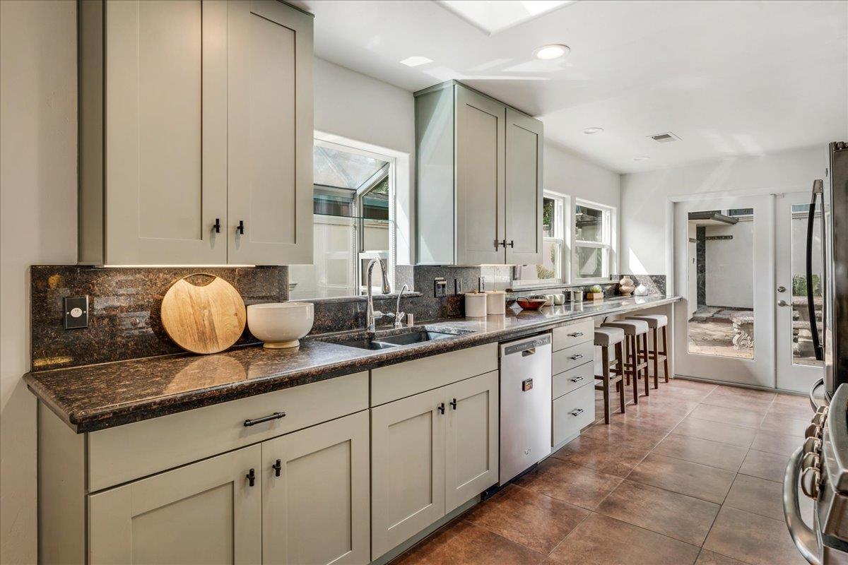 Detail Gallery Image 17 of 49 For 22011 E Cliff Dr, Santa Cruz,  CA 95062 - 3 Beds | 3 Baths