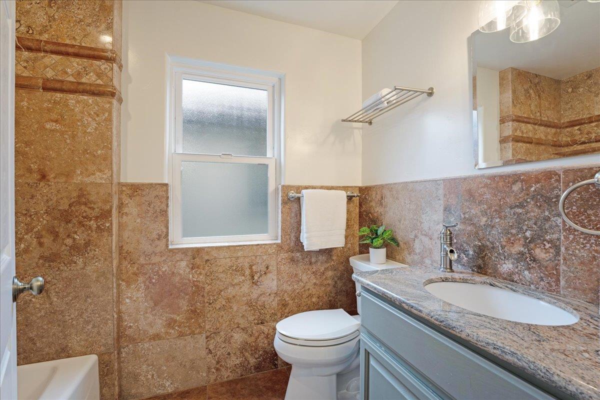 Detail Gallery Image 23 of 49 For 22011 E Cliff Dr, Santa Cruz,  CA 95062 - 3 Beds | 3 Baths