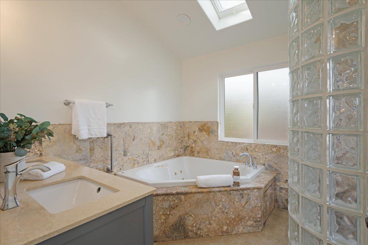 Detail Gallery Image 29 of 49 For 22011 E Cliff Dr, Santa Cruz,  CA 95062 - 3 Beds | 3 Baths