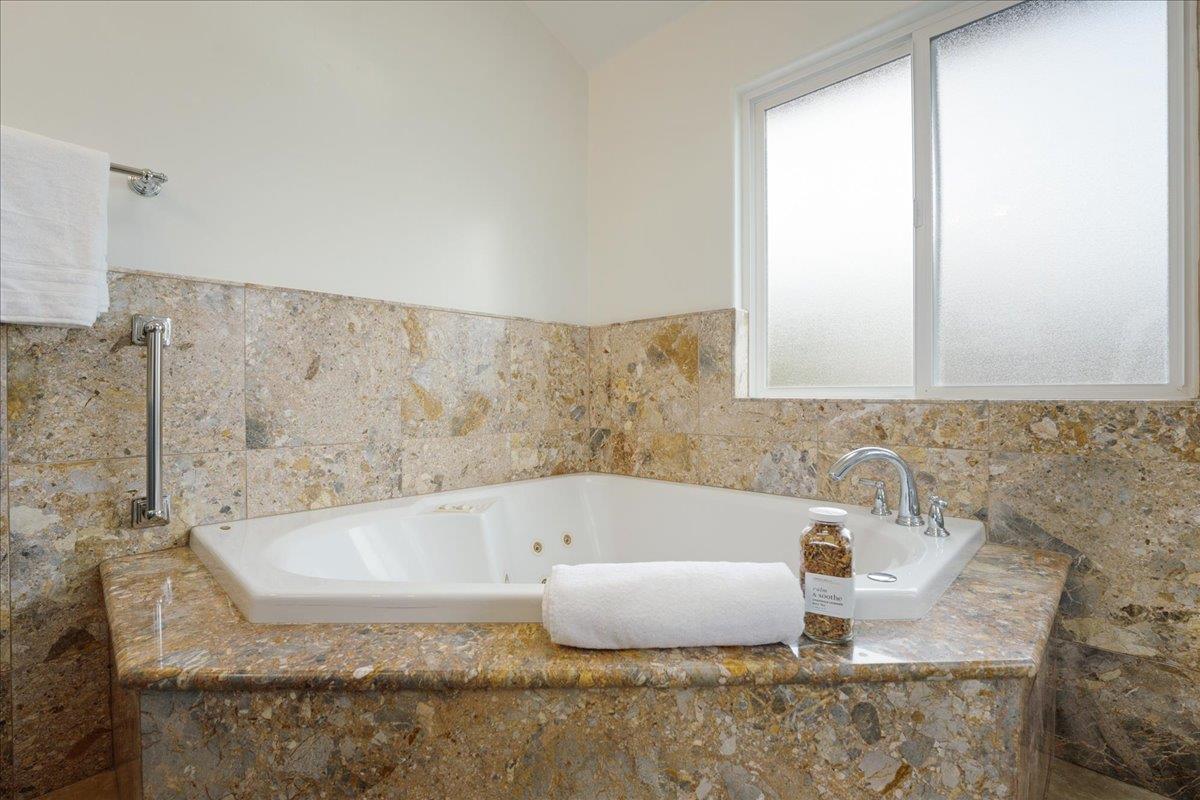 Detail Gallery Image 30 of 49 For 22011 E Cliff Dr, Santa Cruz,  CA 95062 - 3 Beds | 3 Baths
