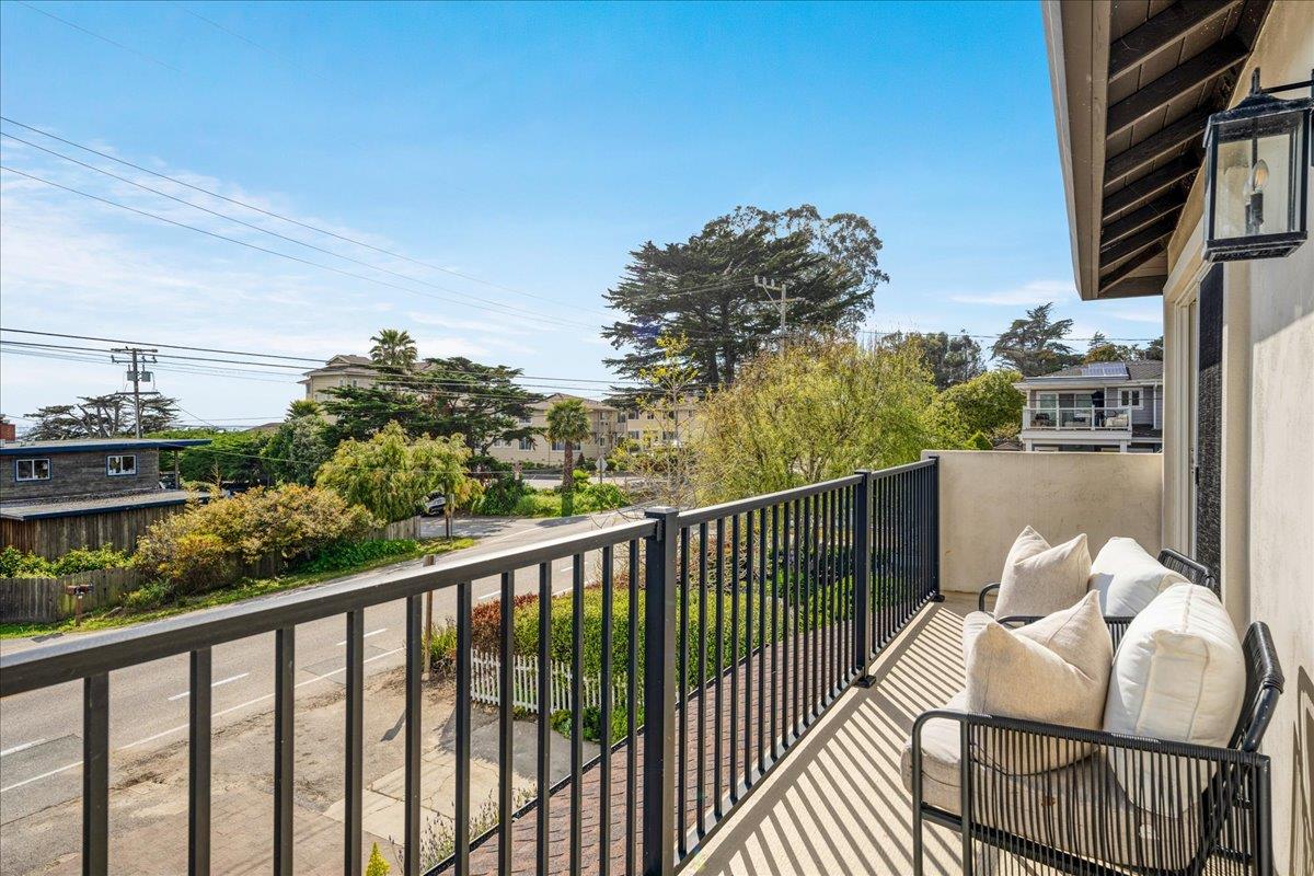 Detail Gallery Image 34 of 49 For 22011 E Cliff Dr, Santa Cruz,  CA 95062 - 3 Beds | 3 Baths