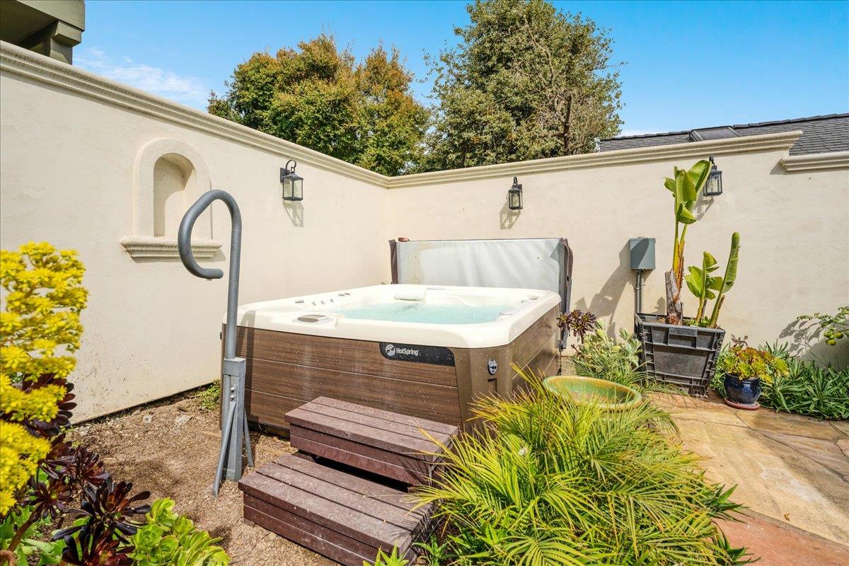 Detail Gallery Image 36 of 49 For 22011 E Cliff Dr, Santa Cruz,  CA 95062 - 3 Beds | 3 Baths