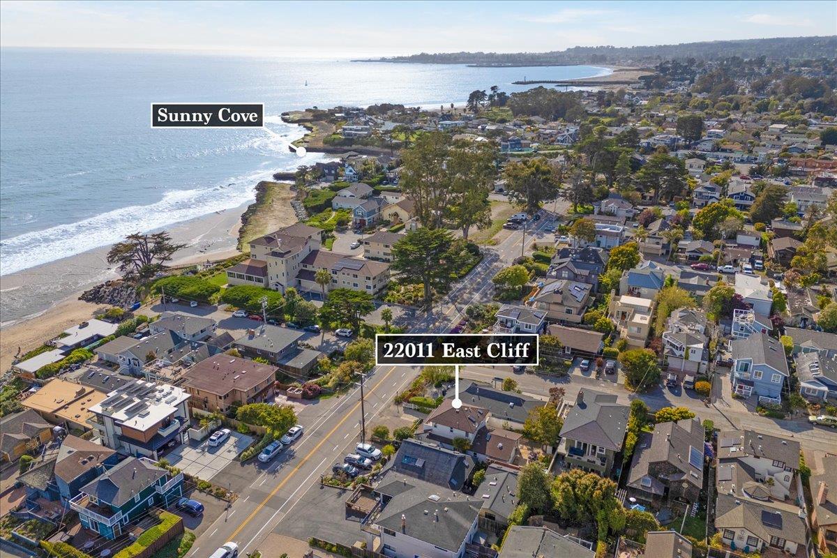 Detail Gallery Image 42 of 49 For 22011 E Cliff Dr, Santa Cruz,  CA 95062 - 3 Beds | 3 Baths