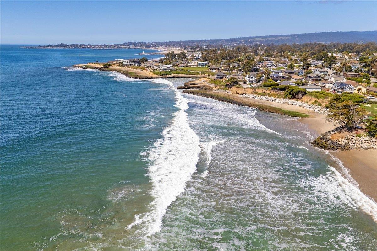 Detail Gallery Image 44 of 49 For 22011 E Cliff Dr, Santa Cruz,  CA 95062 - 3 Beds | 3 Baths